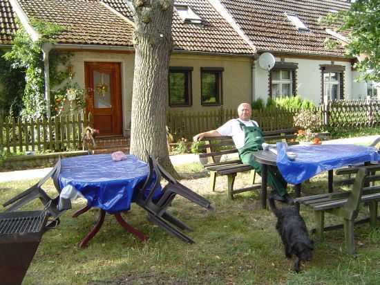 B&uuml;rgermeister vor seiner "Villa"